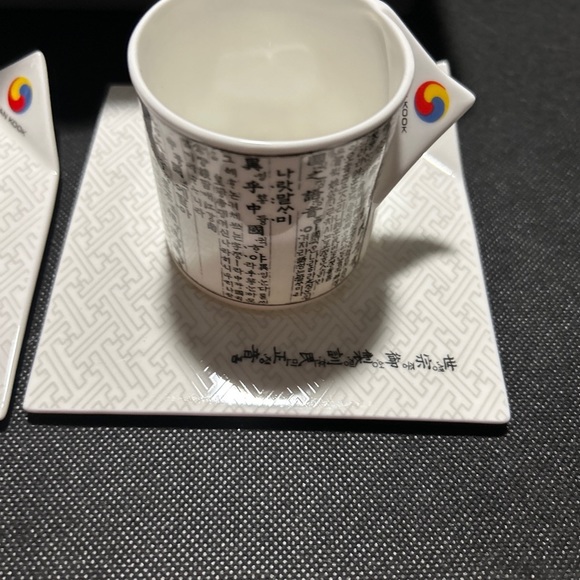 HANKOOK Fine Bone China w/ KOREAN writing ASIAN triangle handle tea cups saucers - Picture 3 of 7